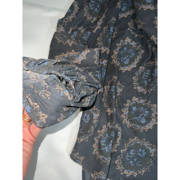 Free People Blouse Size L Dark Gray Peasant Floral Cowl Neck High-Low Hem Shirt - Picture 10 of 16